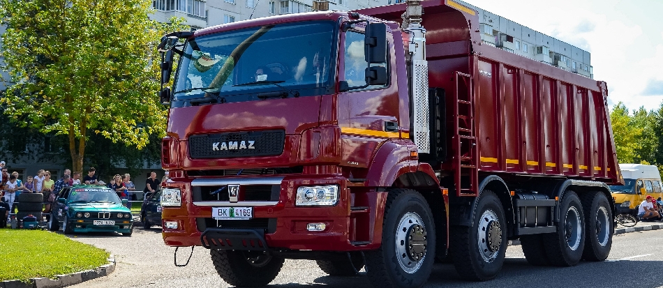 В продаже: седельный тягач КАМАЗ-5490 и самосвал КАМАЗ-65801